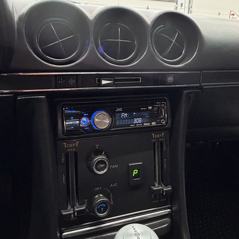 1976 Mercedes-Benz 420-Class Image 12