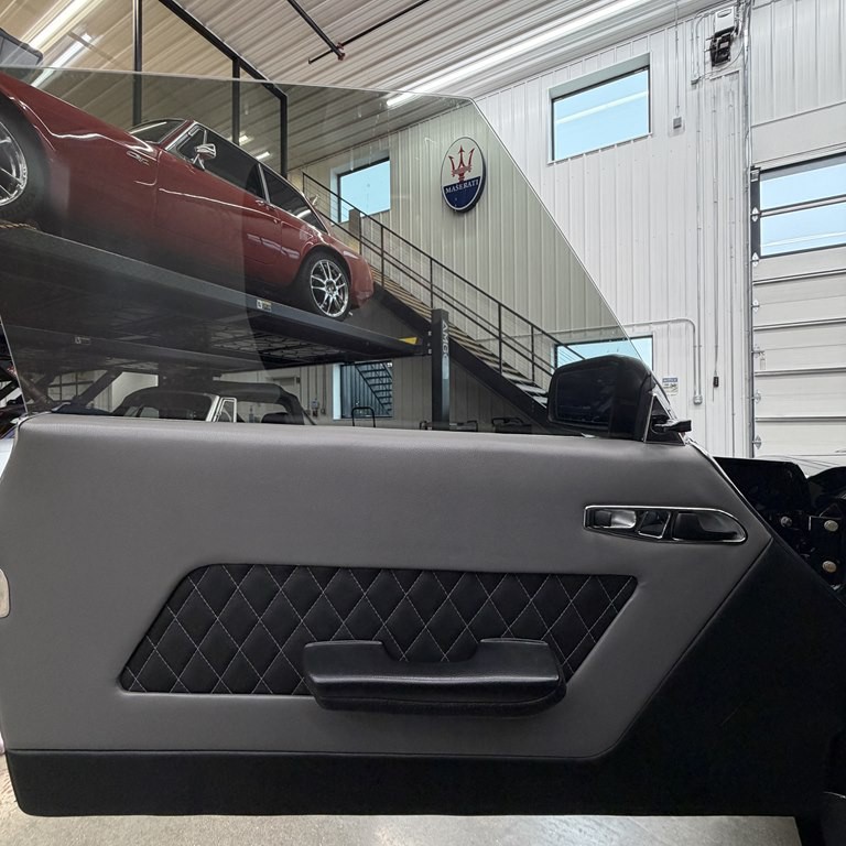 1976 Mercedes-Benz 420-Class Image 14