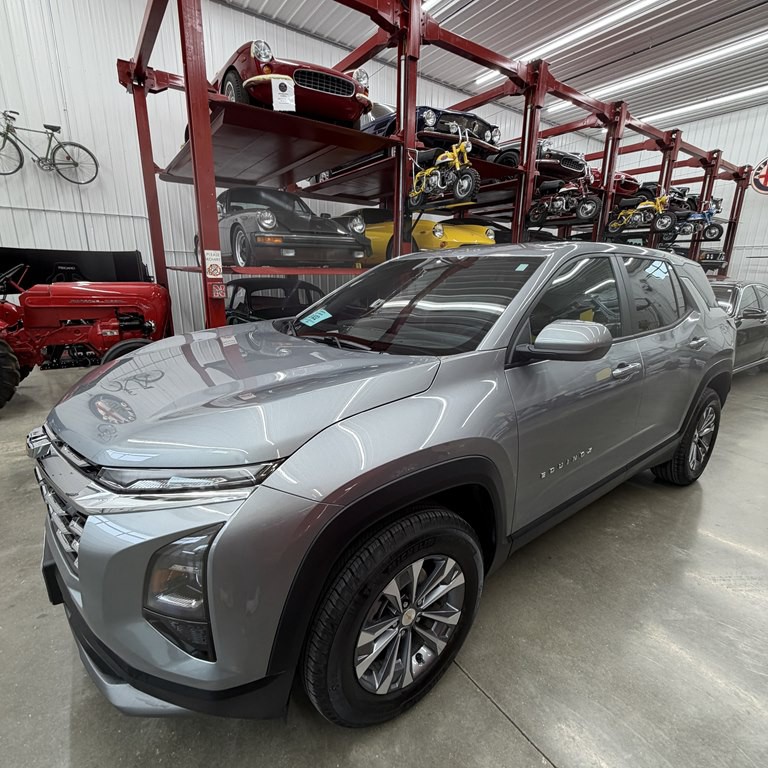 2025 Chevrolet Equinox Image 2