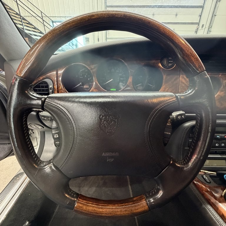 1999 Jaguar XK-Series Image 10