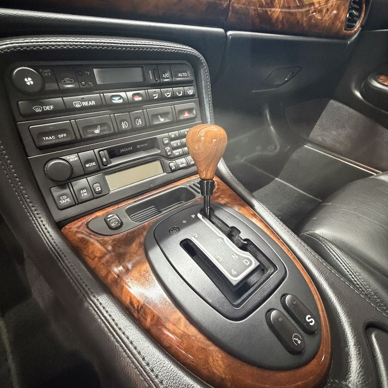 1999 Jaguar XK-Series Image 13