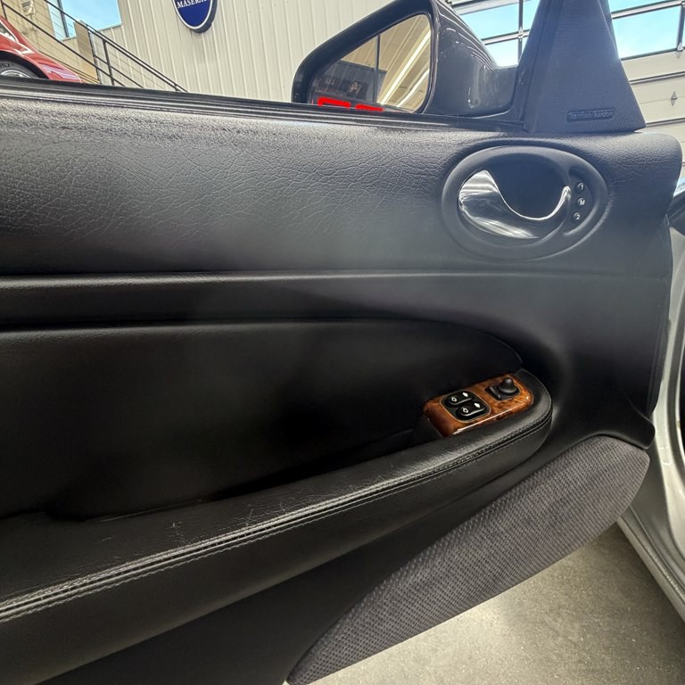 1999 Jaguar XK-Series Image 16