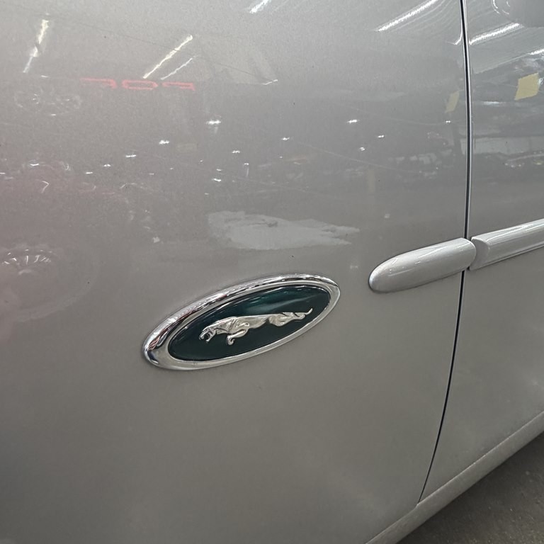 1999 Jaguar XK-Series Image 17