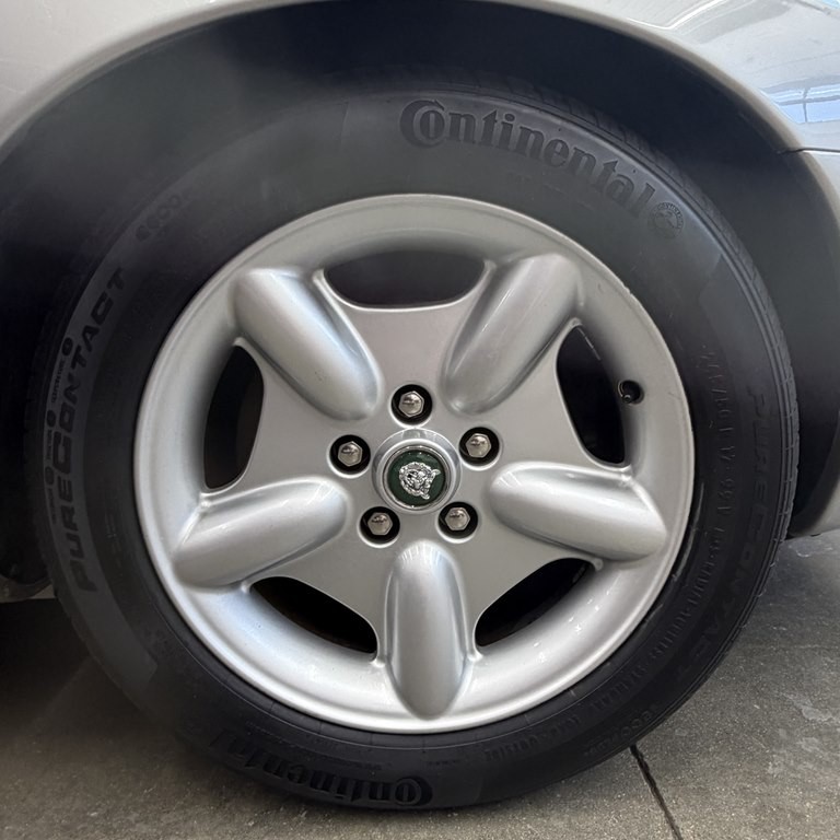 1999 Jaguar XK-Series Image 19