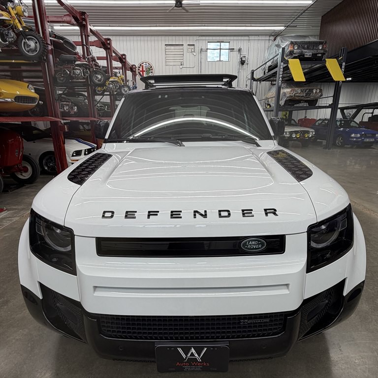 2022 Land Rover Defender Image 3