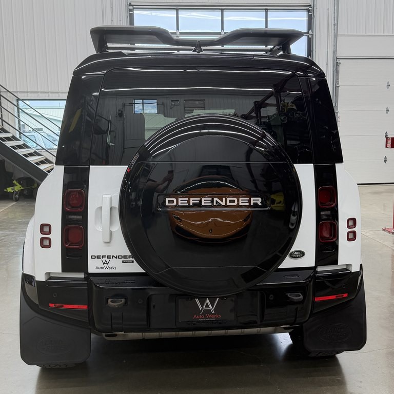 2022 Land Rover Defender Image 4