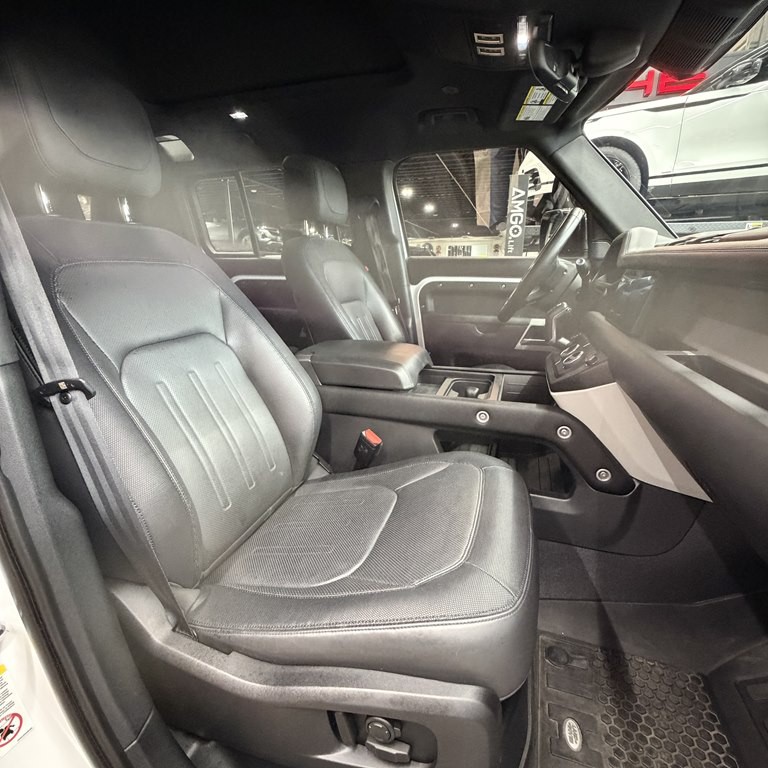 2022 Land Rover Defender Image 6