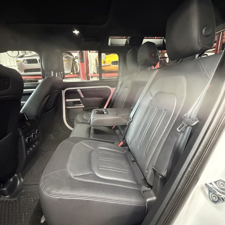 2022 Land Rover Defender Image 7