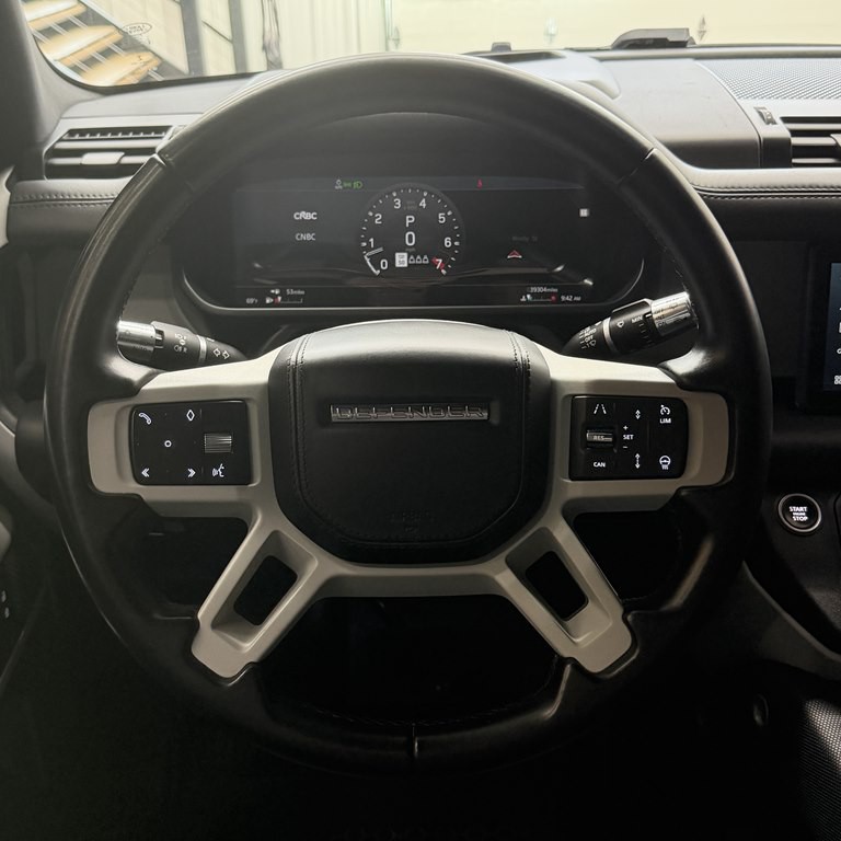 2022 Land Rover Defender Image 9