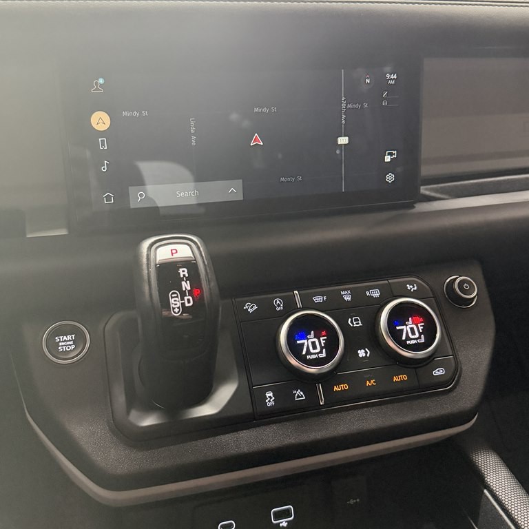 2022 Land Rover Defender Image 14