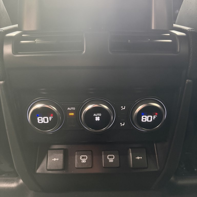 2022 Land Rover Defender Image 16