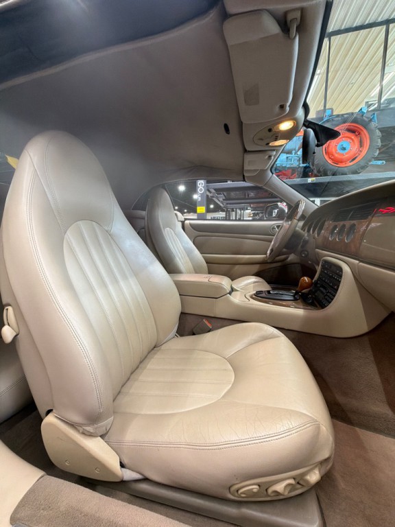 2000 Jaguar XK-Series Image 6