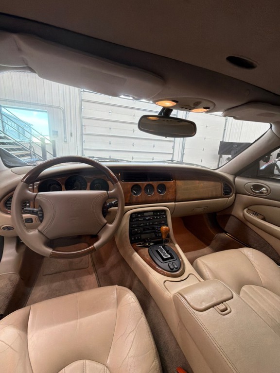 2000 Jaguar XK-Series Image 10