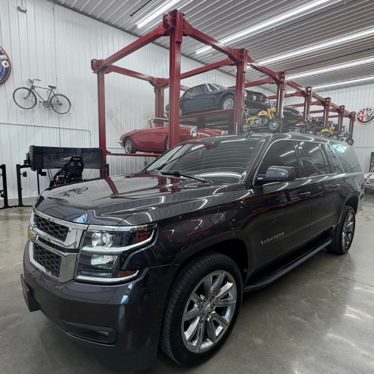 2018 Chevrolet Suburban Image 2