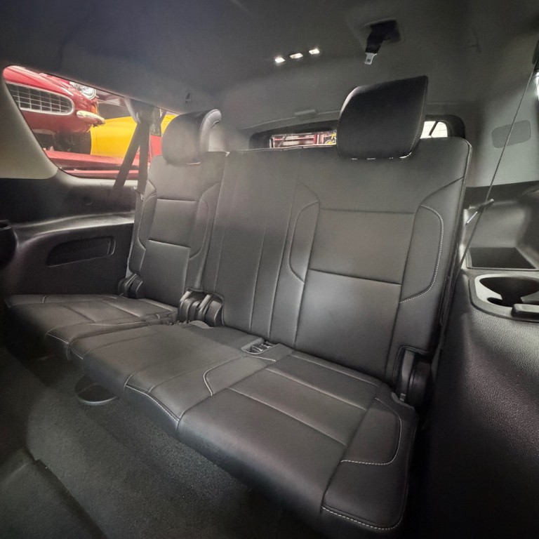 2018 Chevrolet Suburban Image 8