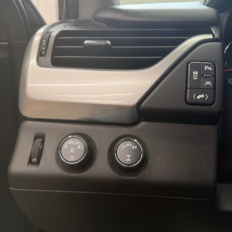 2018 Chevrolet Suburban Image 17