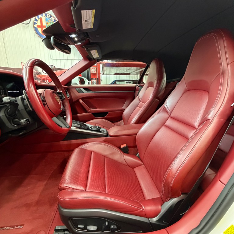 2022 Porsche 911 Image 6