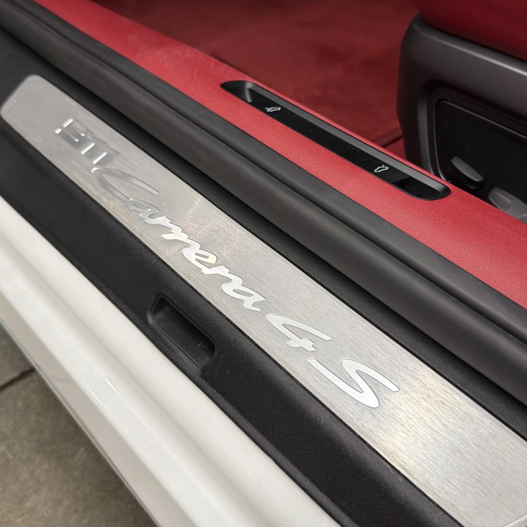 2022 Porsche 911 Image 22
