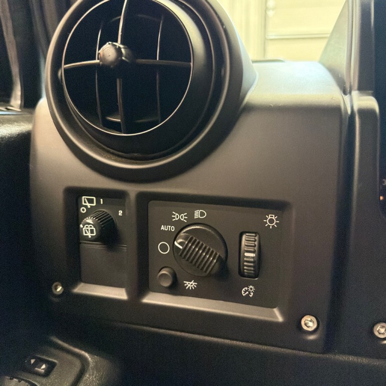 2006 HUMMER H2 Image 18