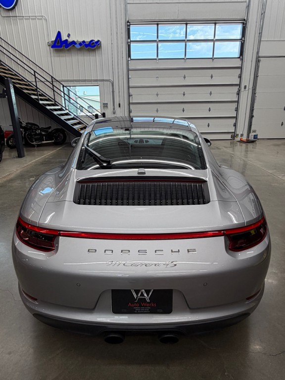 2018 Porsche 911 Image 4