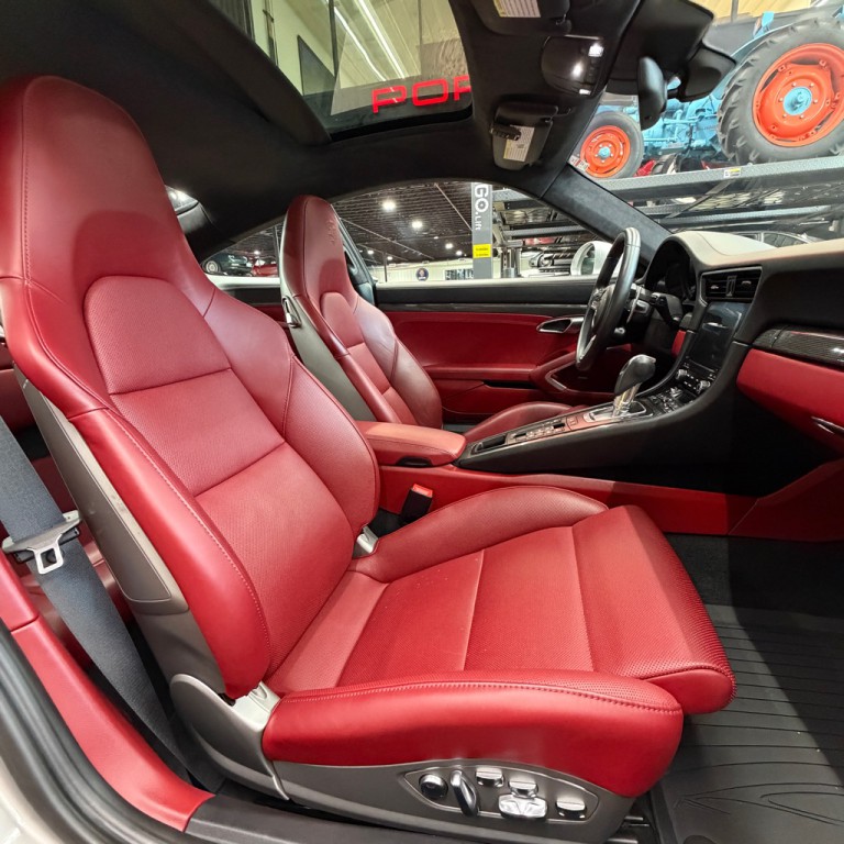 2018 Porsche 911 Image 6