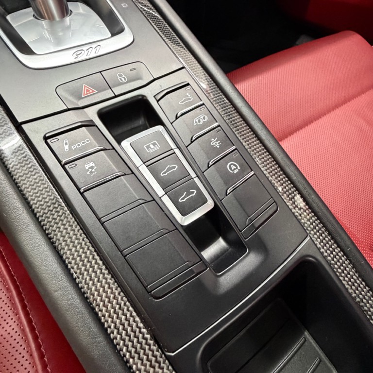 2018 Porsche 911 Image 16