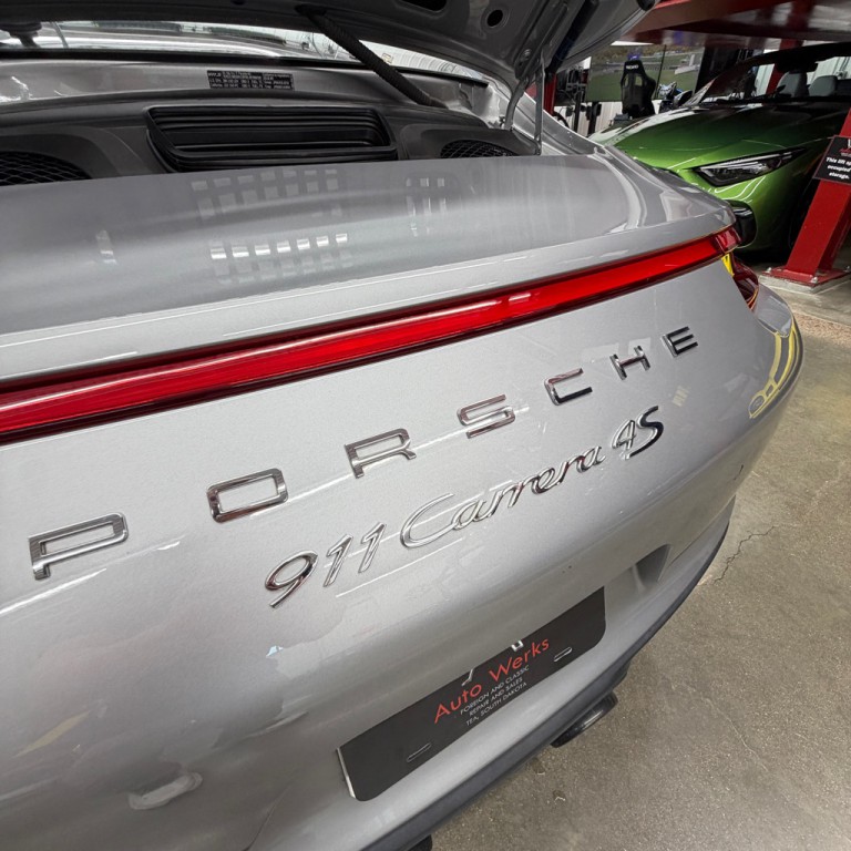 2018 Porsche 911 Image 23