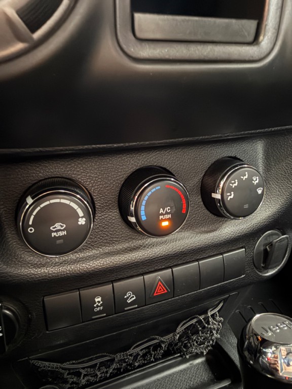 2014 Jeep Wrangler Image 12