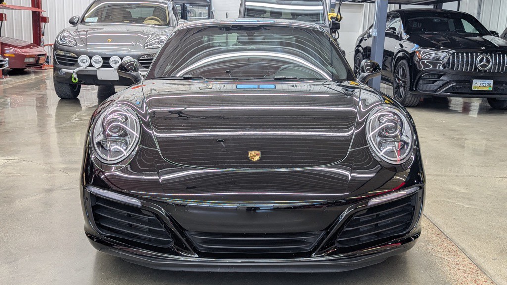 2018 Porsche 911 Image 2
