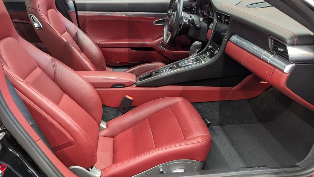 2018 Porsche 911 Image 10