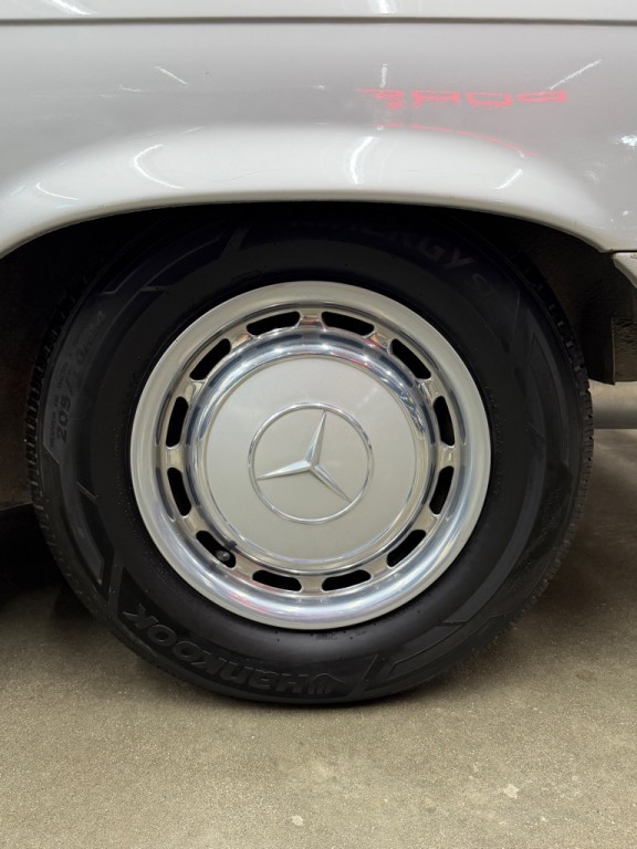 1974 Mercedes-Benz 420-Class Image 19