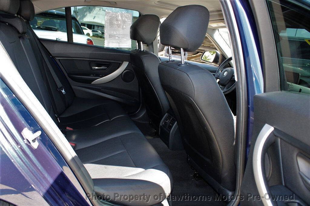 2016 BMW 3 Series Image 12