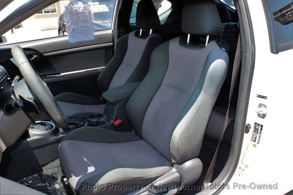 2015 Scion tC Image 9