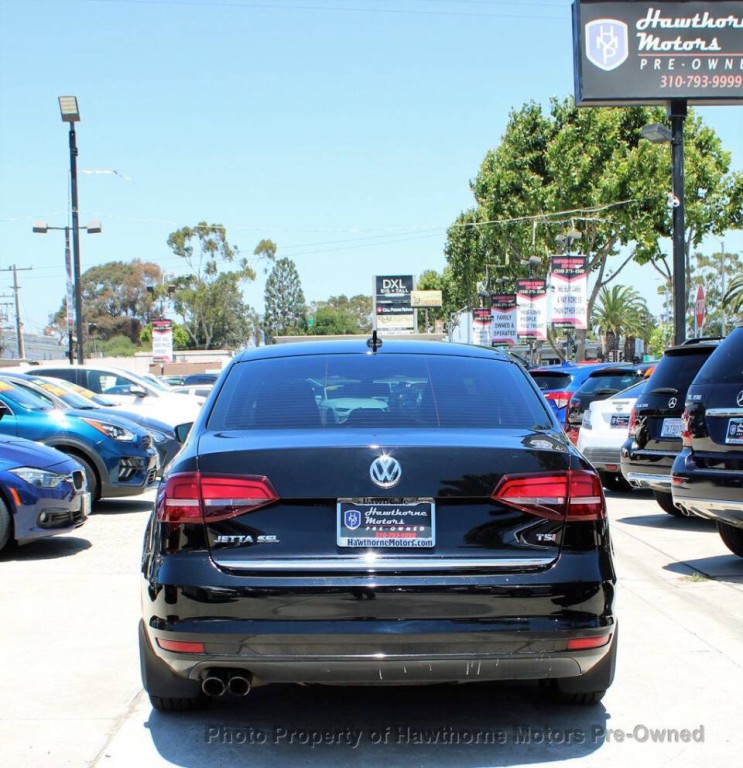 2017 Volkswagen Jetta Image 4