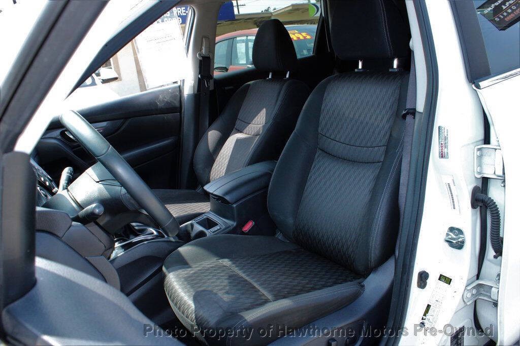 2017 Nissan Rogue Image 9