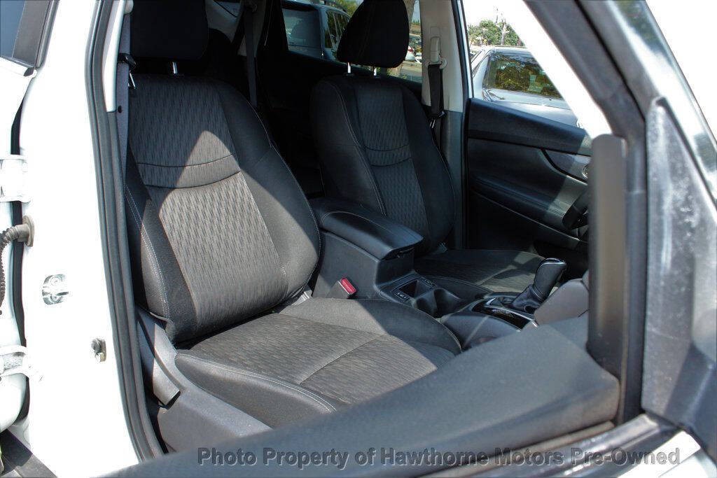 2017 Nissan Rogue Image 11