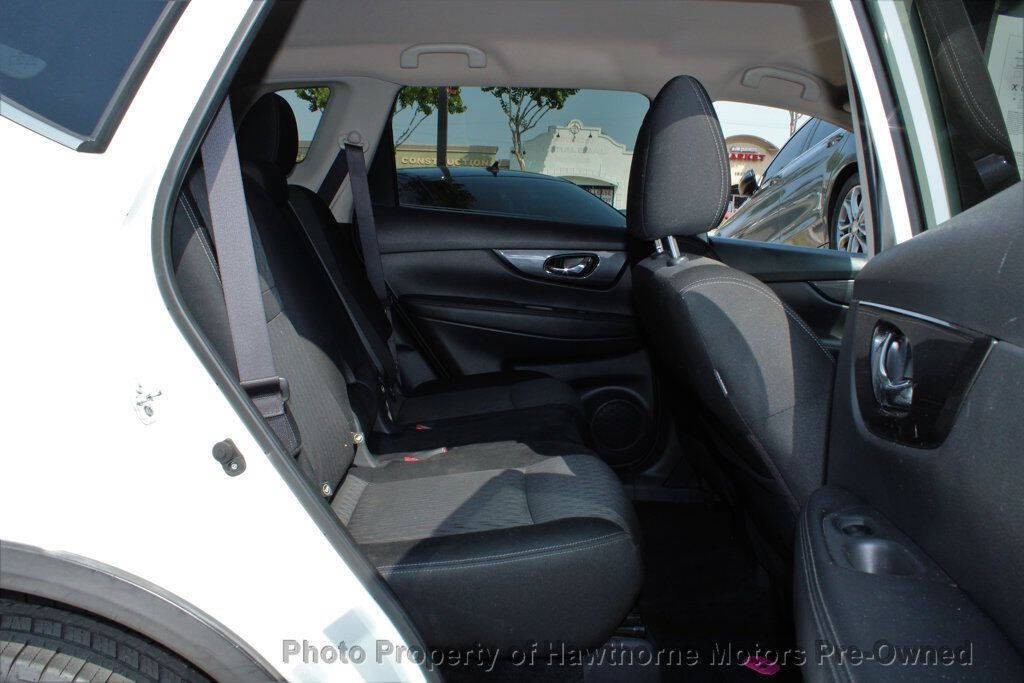 2017 Nissan Rogue Image 12
