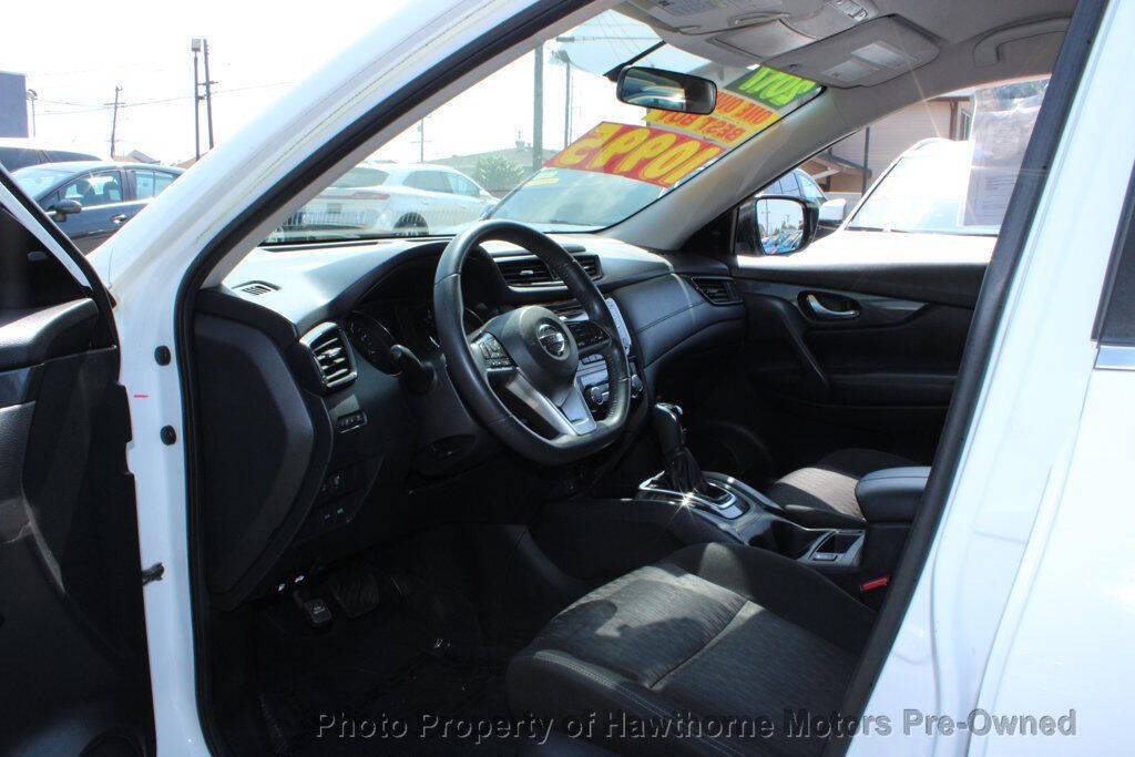 2017 Nissan Rogue Image 16