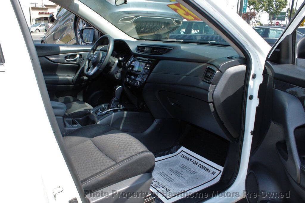 2017 Nissan Rogue Image 17