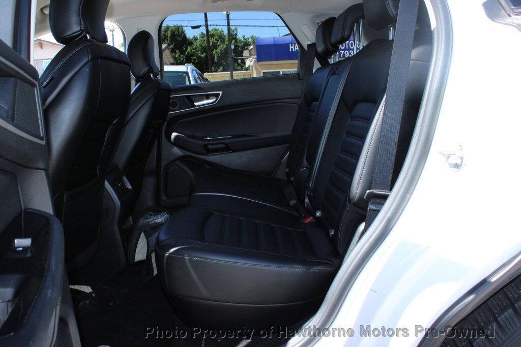 2019 Ford Edge Image 10