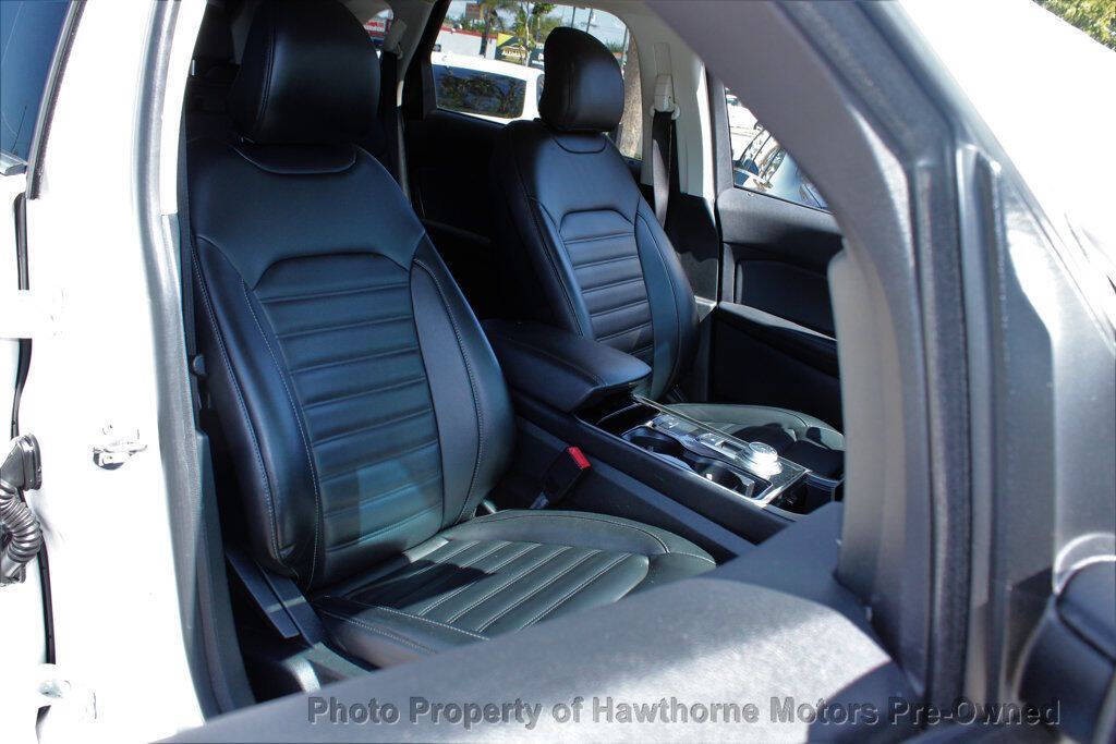 2019 Ford Edge Image 11