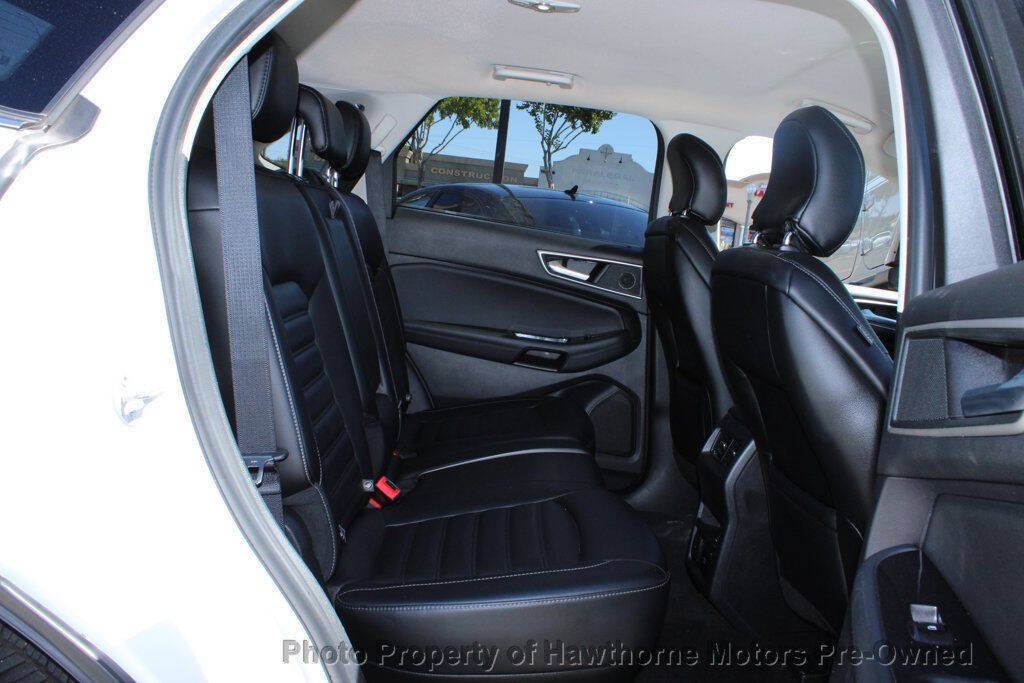 2019 Ford Edge Image 12