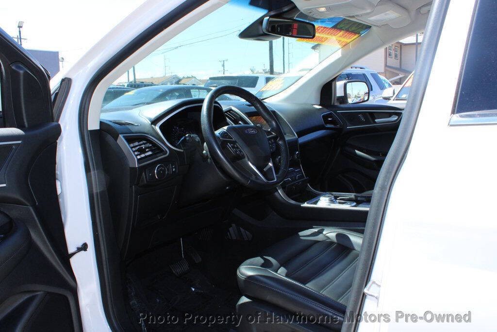 2019 Ford Edge Image 17