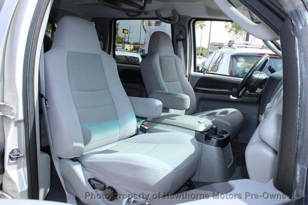 2005 Ford Excursion Image 10