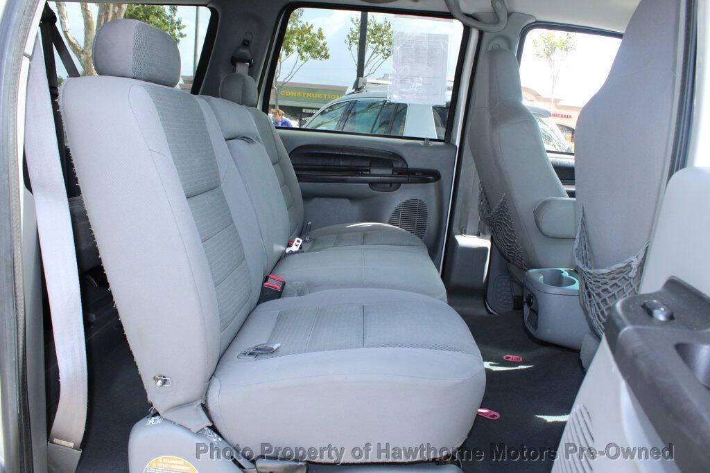 2005 Ford Excursion Image 11