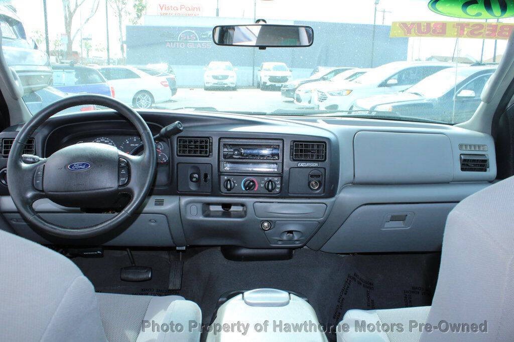 2005 Ford Excursion Image 12