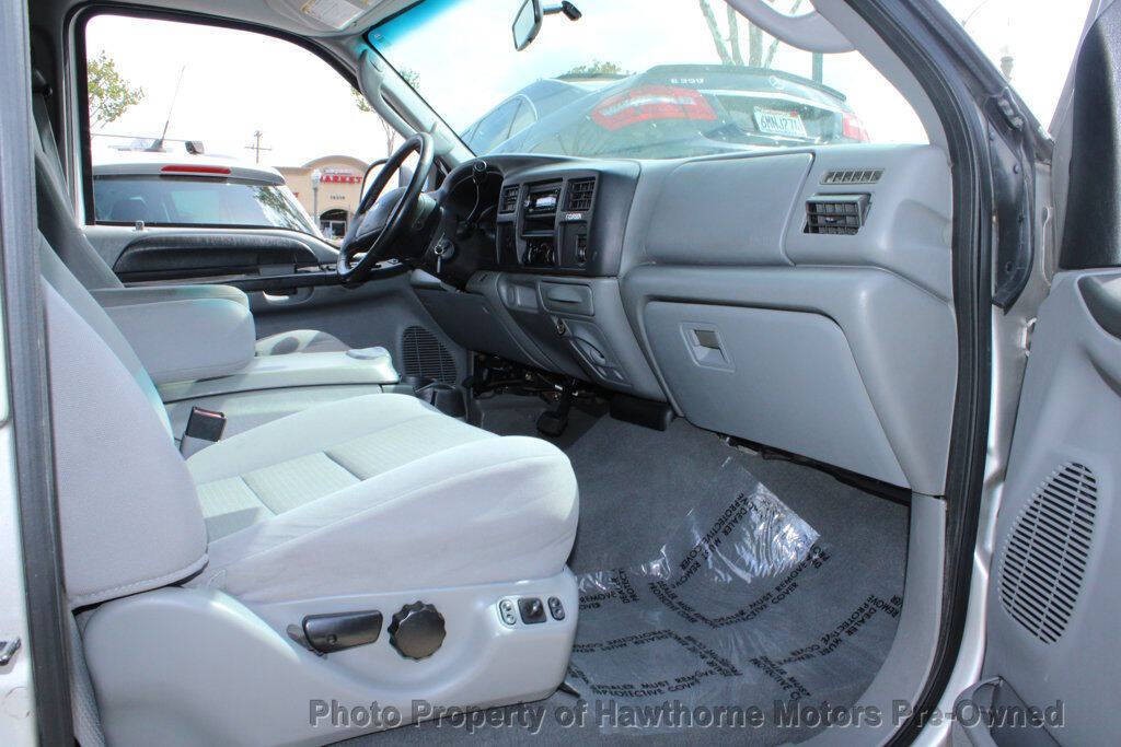 2005 Ford Excursion Image 14