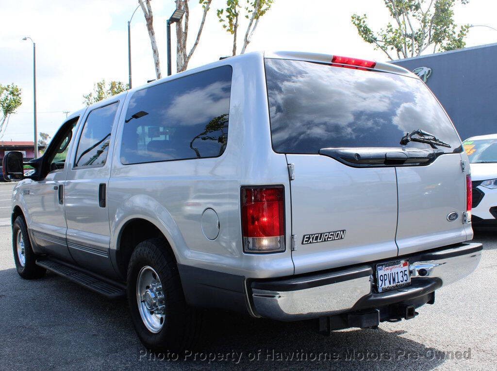 2005 Ford Excursion Image 16