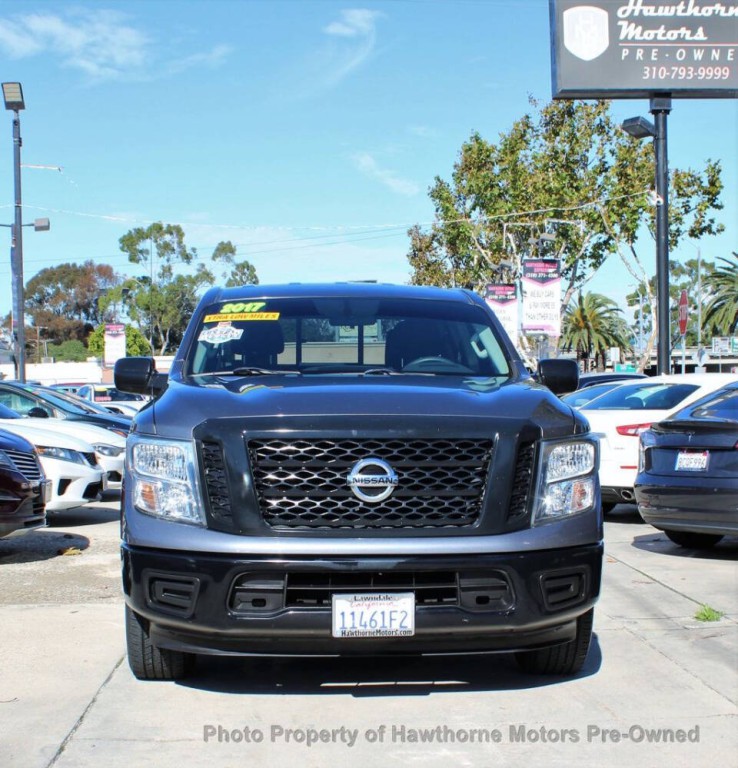 2017 Nissan Titan Image 3
