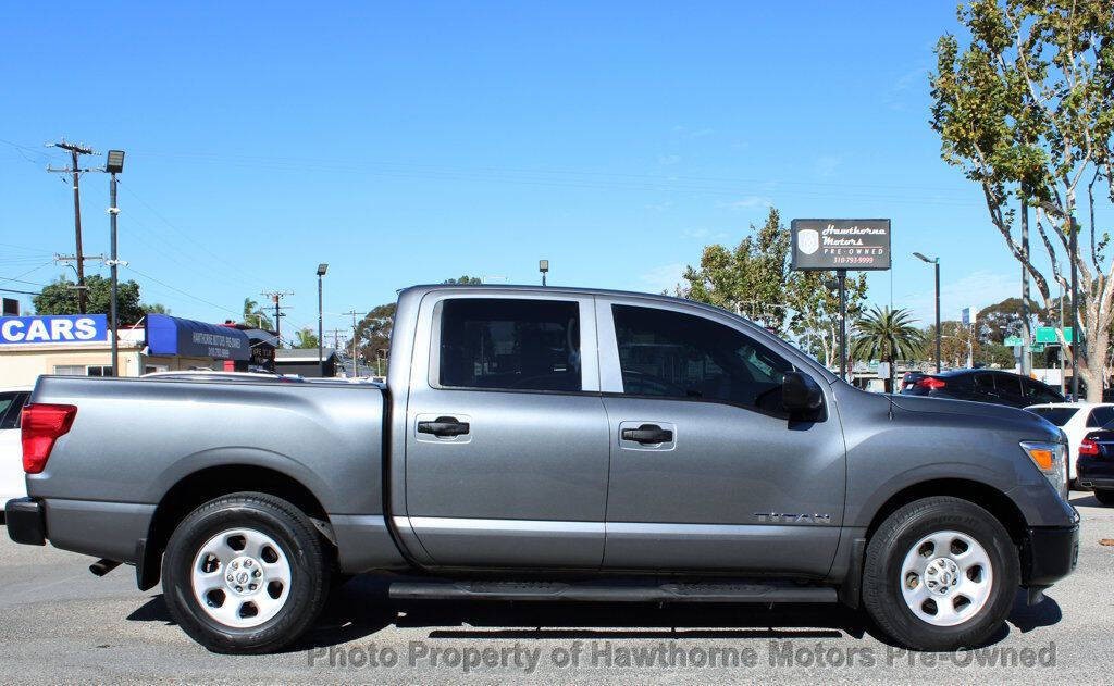 2017 Nissan Titan Image 6